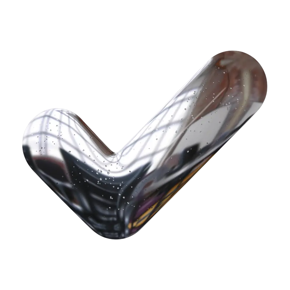 Un segno di spunta lucido e metallico con superficie riflettente e piccole gocce d'acqua, su sfondo nero.