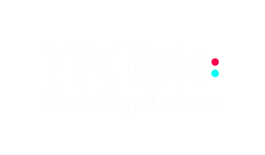 L'immagine presenta il logo TikTok Marketing Partners con TikTok in grassetto bianco e Marketing Partners sotto di esso, evidenziando l'esperienza di gestione dei social media, su uno sfondo nero con due punti colorati sulla destra.