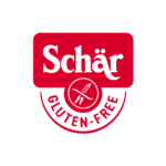L'immagine, realizzata da un'Agenzia di marketing dell'Alto Adige, mostra il logo Schär a caratteri cubitali bianchi su sfondo rosso, e GLUTEN-FREE a caratteri rossi sotto un cerchio bianco con il simbolo del grano barrato.