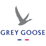 La sagoma di un'oca grigia che vola verso l'alto sopra la scritta GREY GOOSE in lettere blu, con una piccola bandiera francese sotto su uno sfondo chiaro: l'ispirazione perfetta per un'Agenzia di marketing in Alto Adige alla ricerca di un marchio elegante.