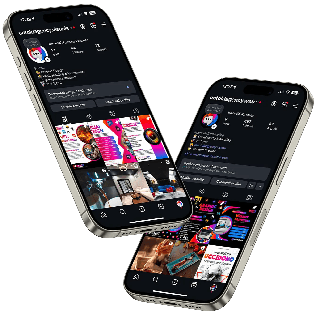 Due smartphone visualizzano il profilo e il feed Instagram di untoldagency.visuals, mettendo in evidenza la loro esperienza di gestione dei social media con un'interfaccia a tema scuro e post dalla grafica vivace. I telefoni sono angolati e fluttuanti su uno sfondo semplice.